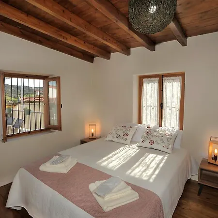 Pentasino Traditional House מלון דירות 4*