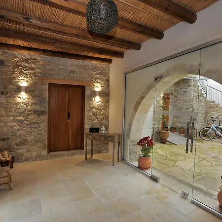 Lägenhetshotell Pentasino Traditional House Agios Theodoros