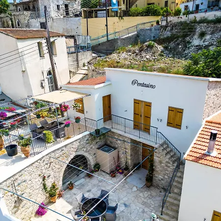 מלון דירות Pentasino Traditional House