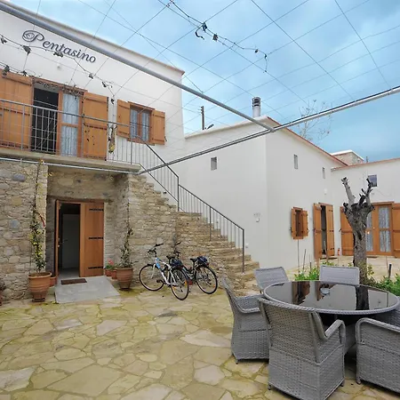 Lägenhetshotell Pentasino Traditional House Agios Theodoros