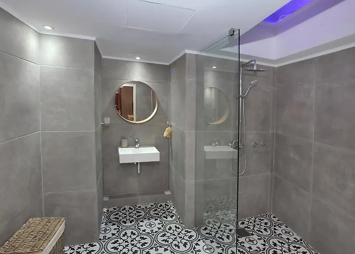 Pentasino Traditional House Aparthotel